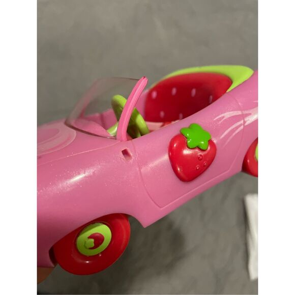 Strawberry Shortcake 2009 Y2K Pink Car - Picture 3 of 5